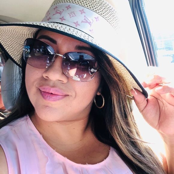 Hello I’m Arianna but my friends call me A… - Picture 7 of 16